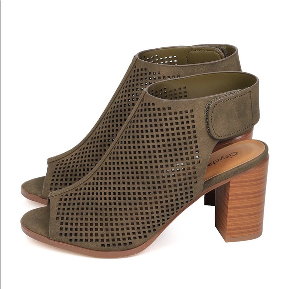 Leatherette Peep Toe Perforated Chunky Heel Mule - Picture 3 of 4